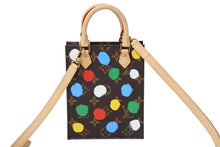 Load image into Gallery viewer, 極美品 LOUIS VUITTON ルイヴィトン プティット サックプラ ハンドバッグ M81867 草間彌生 23SS PVC 2WAY レザー ゴールド金具 中古 4c069543