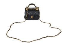Load image into Gallery viewer, 極美品 CHANEL シャネル マトラッセ チェーン ミニ ショルダーバッグ 31番台 ブラック ラムスキン ココマーク ゴールド金具 中古 4c069578