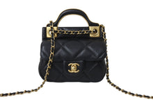Load image into Gallery viewer, 極美品 CHANEL シャネル マトラッセ チェーン ミニ ショルダーバッグ 31番台 ブラック ラムスキン ココマーク ゴールド金具 中古 4c069578