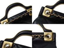 Load image into Gallery viewer, 極美品 CHANEL シャネル マトラッセ チェーン ミニ ショルダーバッグ 31番台 ブラック ラムスキン ココマーク ゴールド金具 中古 4c069578