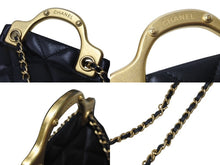 Load image into Gallery viewer, 極美品 CHANEL シャネル マトラッセ チェーン ミニ ショルダーバッグ 31番台 ブラック ラムスキン ココマーク ゴールド金具 中古 4c069578