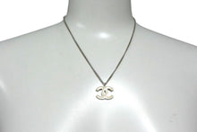 Load image into Gallery viewer, CHANEL シャネル ココマークネックレス 02A刻印 重量約6.1 メタル シルバー ベージュ シルバー金具 美品 中古 4c069711