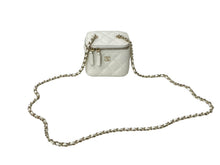 画像をギャラリービューアに読み込む, CHANEL シャネル マトラッセ スモールバニティ チェーンショルダーバッグ AP1340 ココマーク ホワイト 32番台 美品 中古 4c069748