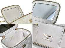 画像をギャラリービューアに読み込む, CHANEL シャネル マトラッセ スモールバニティ チェーンショルダーバッグ AP1340 ココマーク ホワイト 32番台 美品 中古 4c069748