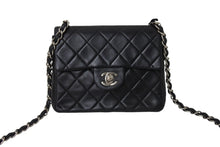 画像をギャラリービューアに読み込む, CHANEL シャネル ミニマトラッセ Sフラップ Sチェーンショルダーバッグ 5番台 ラムスキン ブラック シルバー金具 美品 中古 4c069750