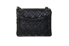 画像をギャラリービューアに読み込む, CHANEL シャネル ミニマトラッセ Sフラップ Sチェーンショルダーバッグ 5番台 ラムスキン ブラック シルバー金具 美品 中古 4c069750
