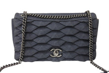 Load image into Gallery viewer, 極美品 CHANEL シャネル Wチェーンショルダーバッグ 22番台 デニムプリーツ ココマーク タートル インディゴ レザー 中古 4c069769