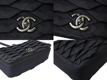 Load image into Gallery viewer, 極美品 CHANEL シャネル Wチェーンショルダーバッグ 22番台 デニムプリーツ ココマーク タートル インディゴ レザー 中古 4c069769