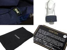 Load image into Gallery viewer, 極美品 CHANEL シャネル Wチェーンショルダーバッグ 22番台 デニムプリーツ ココマーク タートル インディゴ レザー 中古 4c069769