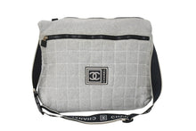 Load image into Gallery viewer, 極美品 CHANEL シャネル スポーツライン メッセンジャーバッグ 10番台 グレー ショルダー ココマーク コットン シルバー金具 中古 4c069797