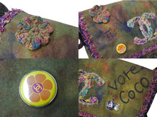 Load image into Gallery viewer, 極美品 CHANEL シャネル エンブロイダリー メッセンジャーバッグ 20番台 グラフィティ カーキ ココマーク A92790 中古 4c069834