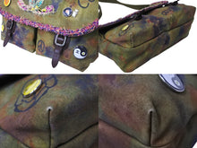 Load image into Gallery viewer, 極美品 CHANEL シャネル エンブロイダリー メッセンジャーバッグ 20番台 グラフィティ カーキ ココマーク A92790 中古 4c069834