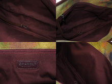 Load image into Gallery viewer, 極美品 CHANEL シャネル エンブロイダリー メッセンジャーバッグ 20番台 グラフィティ カーキ ココマーク A92790 中古 4c069834