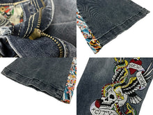Load image into Gallery viewer, 新品未使用 ED HARDY エドハーディ リメイク フレアデニム スタッズ 刺繍 WEHD8400-2 コットン ブルー サイズ28 中古 4c069856