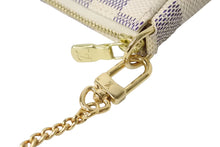 Load image into Gallery viewer, 極美品 LOUIS VUITTON ルイヴィトン ミニポシェットアクセソワール アクセサリーポーチ N58010 ダミエアズール ホワイト 中古 4c069895