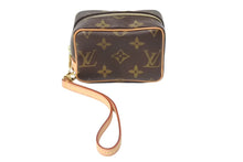 Load image into Gallery viewer, LOUIS VUITTON ルイヴィトン モノグラム トゥルースワピティ ポーチ M58030 ブラック ロゴ 小物 中古 美品 4c069896