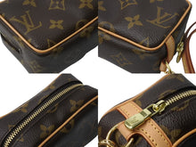 Load image into Gallery viewer, LOUIS VUITTON ルイヴィトン モノグラム トゥルースワピティ ポーチ M58030 ブラック ロゴ 小物 中古 美品 4c069896