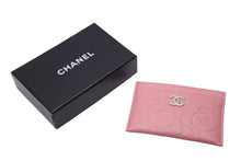 Load image into Gallery viewer, 極美品 CHANEL シャネル カメリア カードケース パスケース 名刺入れ ラムスキン ピンク ココマーク 14番台 中古 4c070054