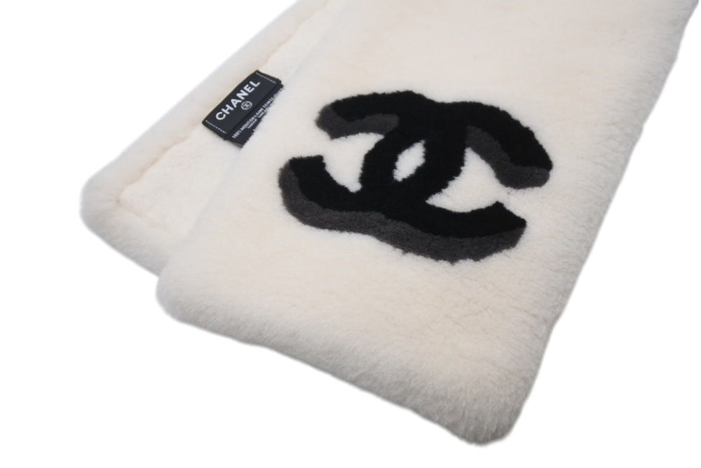 CHANEL Chanel Shearling Muffler Brand Logo Made in Italy Shearling Cashmere White Black Gray Good Condition Used 4c070055