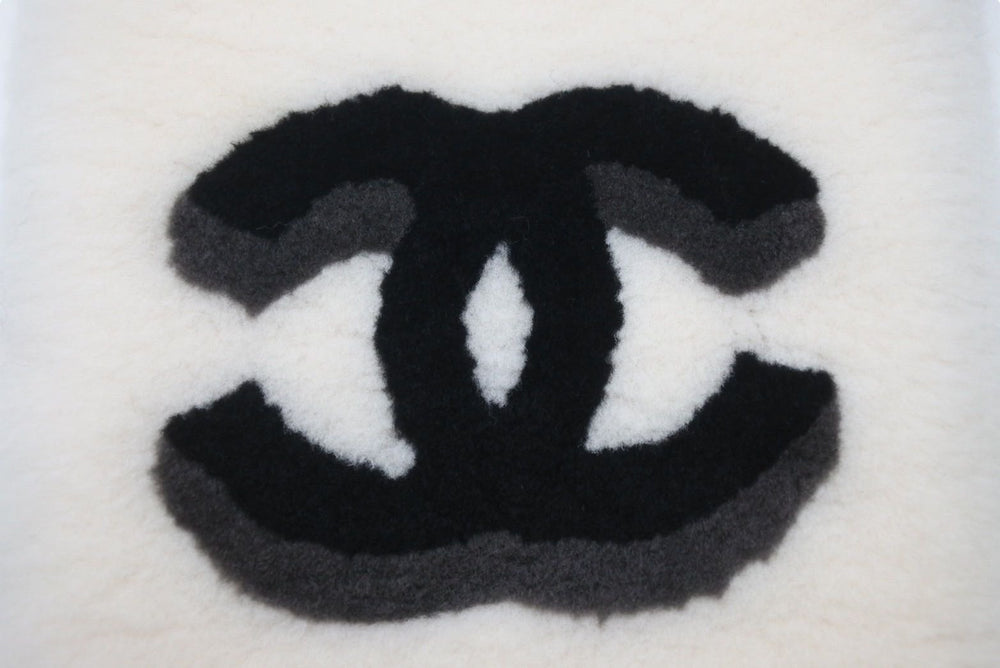 CHANEL Chanel Shearling Muffler Brand Logo Made in Italy Shearling Cashmere White Black Gray Good Condition Used 4c070055