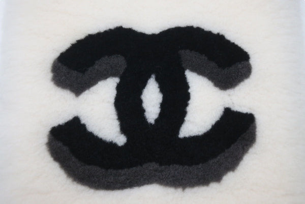 CHANEL Chanel Shearling Muffler Brand Logo Made in Italy Shearling Cashmere White Black Gray Good Condition Used 4c070055
