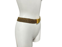 Load image into Gallery viewer, 極美品 CHANEL シャネル ロゴ プレート チェーン ベルト 96A ゴールド ブラック GP レザー ゴールド金具 ヴィンテージ 小物 中古 4c070074