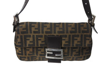 画像をギャラリービューアに読み込む, FENDI フェンディ マンマバケット ワンショルダーバッグ 26424 ズッカ柄 コットンキャンバス レザー シルバー金具 美品 中古 4c070166