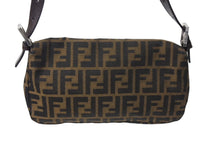 画像をギャラリービューアに読み込む, FENDI フェンディ マンマバケット ワンショルダーバッグ 26424 ズッカ柄 コットンキャンバス レザー シルバー金具 美品 中古 4c070166