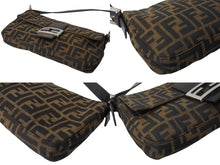 画像をギャラリービューアに読み込む, FENDI フェンディ マンマバケット ワンショルダーバッグ 26424 ズッカ柄 コットンキャンバス レザー シルバー金具 美品 中古 4c070166