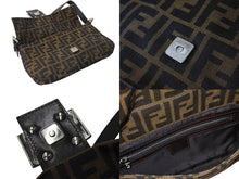 画像をギャラリービューアに読み込む, FENDI フェンディ マンマバケット ワンショルダーバッグ 26424 ズッカ柄 コットンキャンバス レザー シルバー金具 美品 中古 4c070166