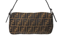 Load image into Gallery viewer, FENDI フェンディ マンマバケット ワンショルダーバッグ 26424 ズッカ柄 コットンキャンバス レザー シルバー金具 美品 中古 4c070201