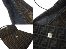 画像をギャラリービューアに読み込む, FENDI フェンディ ズッカ ショルダーバッグ イタリア製 キャンバス エピレザー ベージュ ブラック ゴールド金具 美品 中古 4c070212