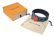 Load image into Gallery viewer, LOUIS VUITTON ルイヴィトン サンチュール LVハート NIGO ベルト M0465 デニム スペイン製 ブルー レッド サイズ85/34 美品 中古 4c070267