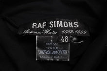 Load image into Gallery viewer, RAF SIMONS ラフシモンズ タートルネック ワンポイントロゴ 2006 R刺繡 シャツ コットン ブラック サイズ48 美品 中古 4c070277