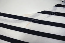 画像をギャラリービューアに読み込む, CHANEL シャネル 長袖Ｔシャツ C07811W04206 サイズM 2008年 クリスマス限定 ココマーク ボーダー ホワイト 美品 中古 4c070293