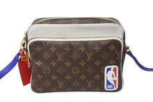 Load image into Gallery viewer, LOUIS VUITTON x NBA ルイヴィトン モノグラム M45584 ナイルメッセンジャーPM ショルダーバッグ 良品 中古 4c070321