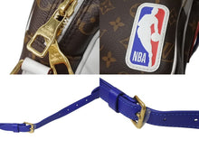 Load image into Gallery viewer, LOUIS VUITTON x NBA ルイヴィトン モノグラム M45584 ナイルメッセンジャーPM ショルダーバッグ 良品 中古 4c070321