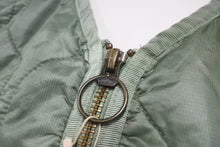 Load image into Gallery viewer, 新品未使用 KAPITAL キャピタル キルティング ムラ染め ライニングクロップ ドボレロ カーキ ナイロン ダウン 4c070335