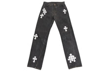 画像をギャラリービューアに読み込む, CHROME HEARTS クロムハーツ LEVI'S リーバイス クロスパッチ ウォッシュドデニムパンツ ブラック系 サイズ26 美品 中古 4c070348