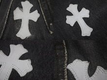 画像をギャラリービューアに読み込む, CHROME HEARTS クロムハーツ LEVI'S リーバイス クロスパッチ ウォッシュドデニムパンツ ブラック系 サイズ26 美品 中古 4c070348