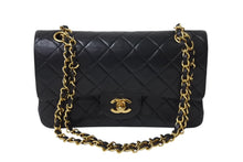 画像をギャラリービューアに読み込む, CHANEL シャネル マトラッセ23 Wフラップ チェーン ショルダーバッグ ラムスキン 1番台 ブラック ゴールド金具 美品 中古 4c070383