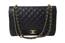 Load image into Gallery viewer, 極美品 CHANEL シャネル デカマトラッセ33 Wフラップ Wチェーン ショルダーバッグ 15番台 キャビアスキン ブラック ゴールド金具 中古 4c070392