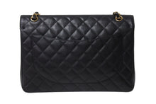 Load image into Gallery viewer, 極美品 CHANEL シャネル デカマトラッセ33 Wフラップ Wチェーン ショルダーバッグ 15番台 キャビアスキン ブラック ゴールド金具 中古 4c070392