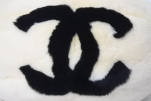 画像をギャラリービューアに読み込む, CHANEL シャネル ラパン ファー チェーン ショルダーバッグ アイボリー ブラック ココマーク アームウォーマー ゴールド金具 美品 中古 4c070395