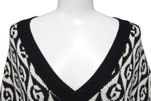 Load image into Gallery viewer, GUCCI グッチ Gランバス Vネック 長袖ニット CA37394 CA14517 テスート ウール ホワイト ブラック サイズXS 美品 中古 4c070410