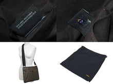 画像をギャラリービューアに読み込む, FENDI フェンディ ショルダーバッグ サコッシュ ズッカ柄 7VA247-B0W PVC レザー ブラウン シルバー金具 美品 中古 4c070440