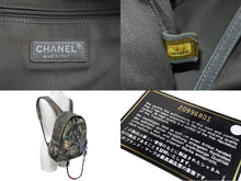 Load image into Gallery viewer, 極美品 CHANEL シャネル グラフィティ アクト2 バックパック ペイント A92352 20番台 2014年 ブラックシルバー 中古 4c070441