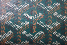 Load image into Gallery viewer, GOYARD ゴヤール マティニョンミニ コインケース グリーン ゴヤールディンキャンバス シルバー金具 美品 中古 4c070446