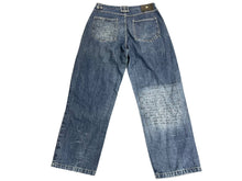 Load image into Gallery viewer, MAKAVELI マカヴェリ BAGGY DENIM 90s デニム ブルー プリント コットン サイズ36 81913 美品 中古 4c070473