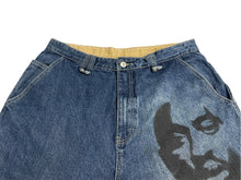 Load image into Gallery viewer, MAKAVELI マカヴェリ BAGGY DENIM 90s デニム ブルー プリント コットン サイズ36 81913 美品 中古 4c070473